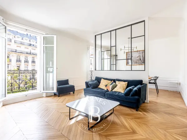 Paris 17 - Tocqueville/Villiers - 3 chambres - vue dégagée - 3ème étage - balcon filant
