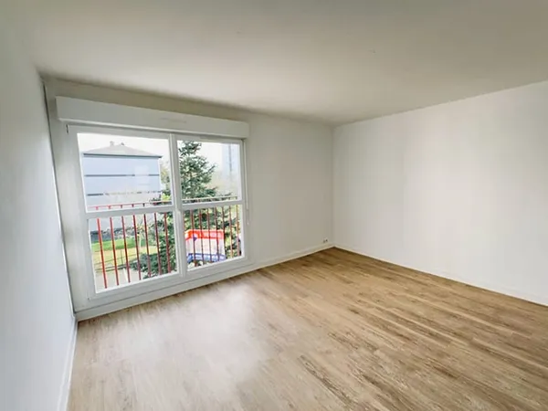 À LOUER - Appartement T3 lumineux - Au pied du tram ligne B (arrêt Allonneau-Dunant)