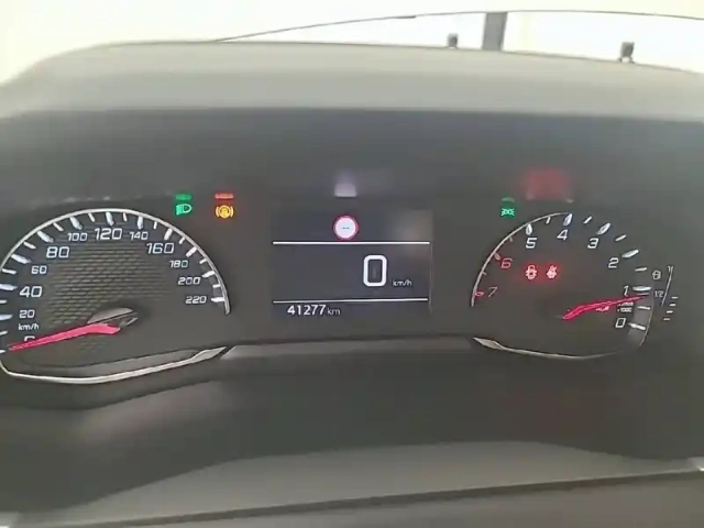 Peugeot 208 puretech 100 s&amp;s bvm6 — photo 10