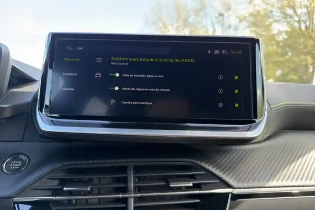 Peugeot 2008 hybrid 145 e-dcs6 — photo 25