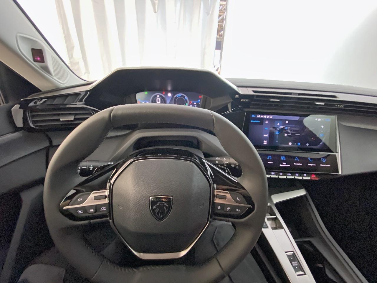 Peugeot 308 hybrid 145 e-dcs6 allure — photo 12
