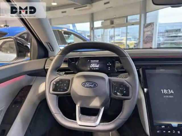 Ford Explorer 286ch extended range 77kwh pack premium rwd — photo 7
