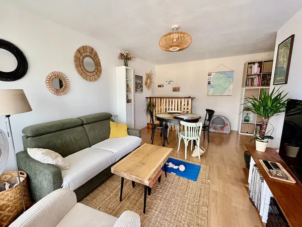 APPARTMENT T3 POITIERS CENTRE PARKING TERRASSE ET CAVE
