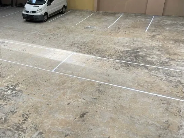 Loue places de parking couvertes centre ville brive
