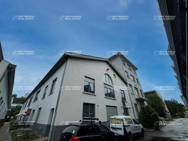 Bureau 132 m²