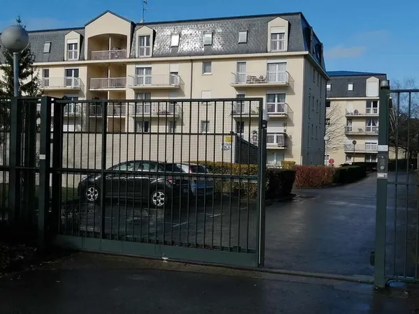 F2 quartier clinique St Come 46m2 résidence fermée
