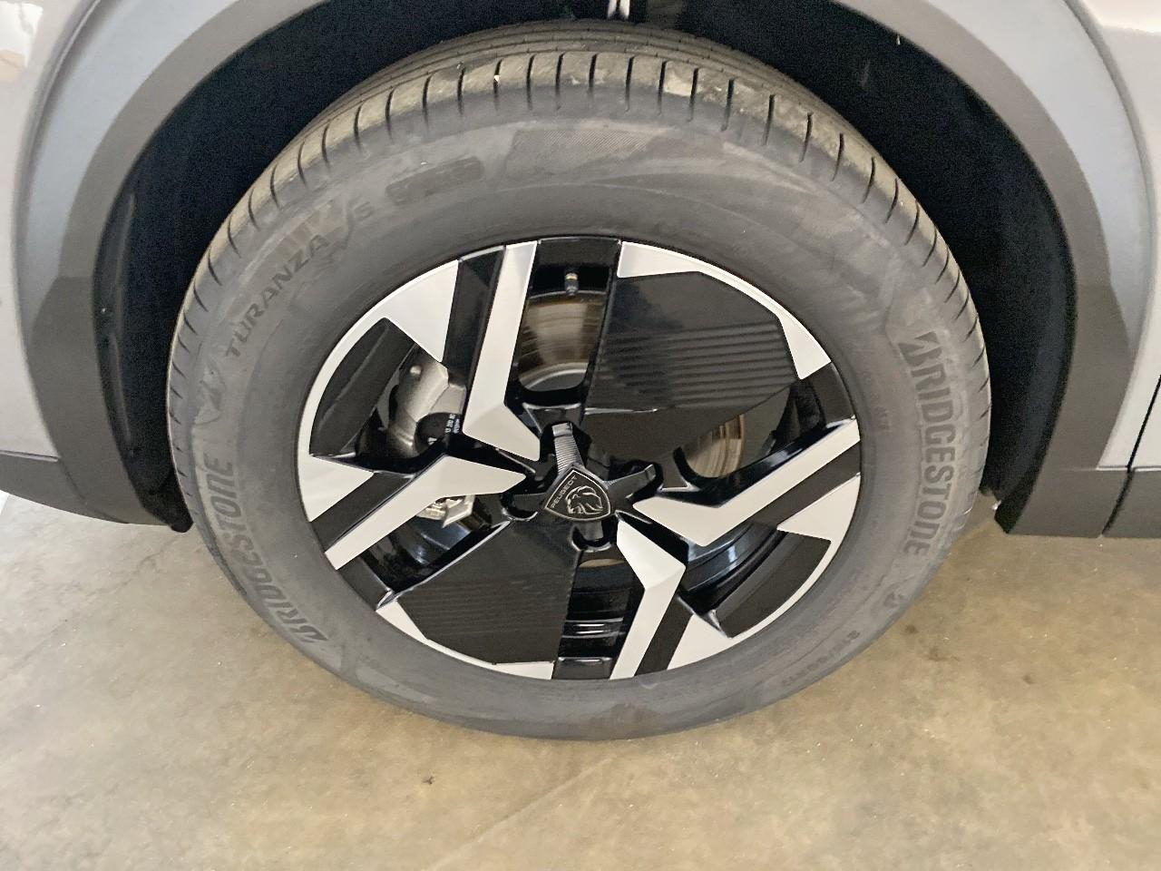 Peugeot 2008 hybrid 145 ch e-dcs6 allure — photo 11