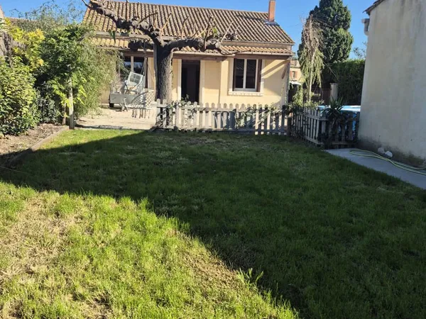 ROGNONAS - MAISON DE PLAIN-PIED AVEC JARDIN ET GARAGE