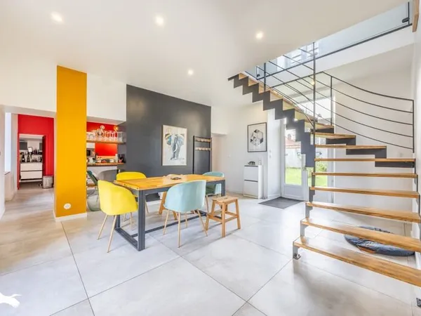 Maison en pierre de 7 pièces principales