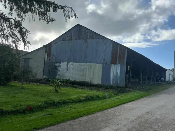 HANGAR et ETANG