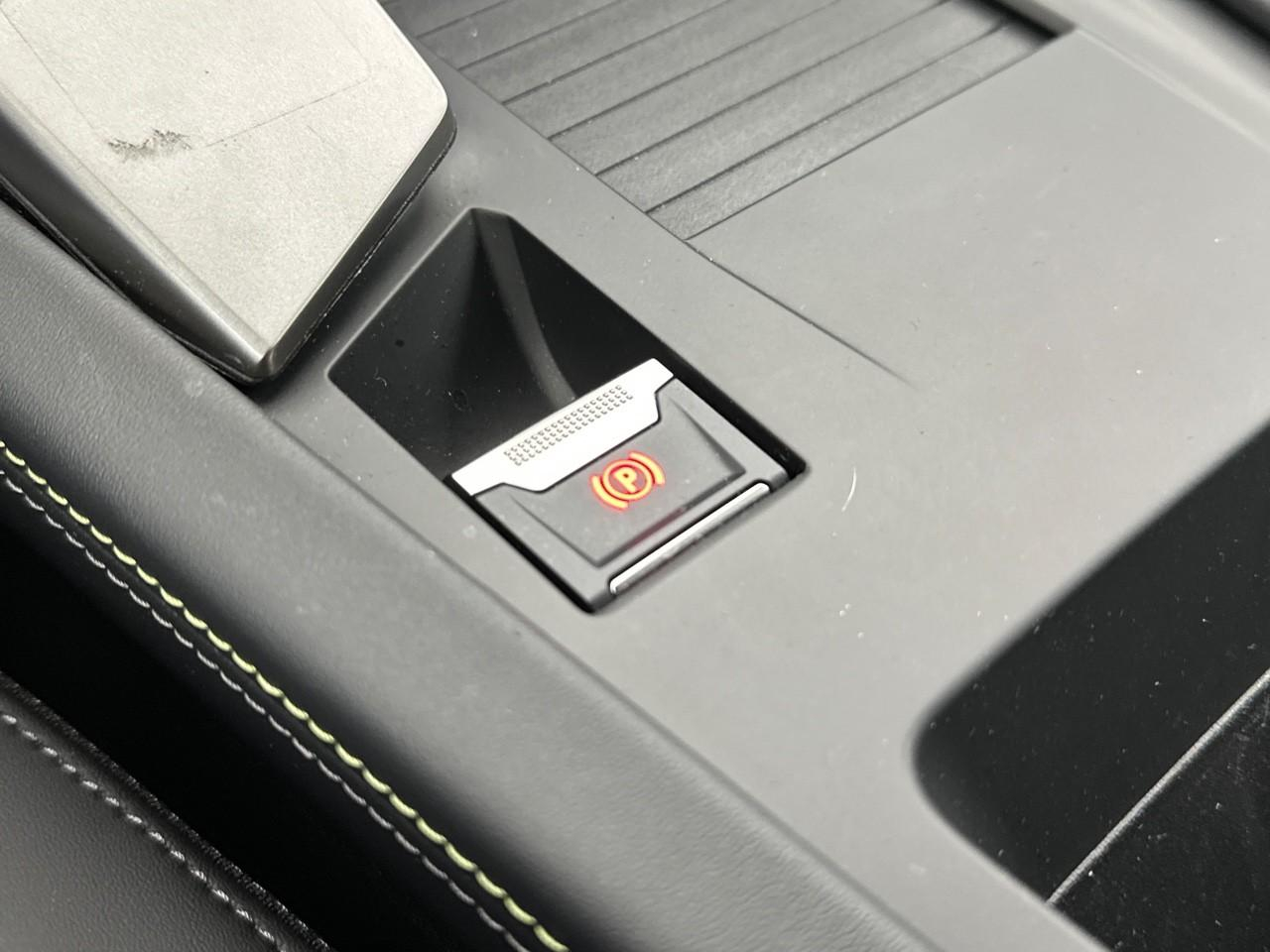 Peugeot 408 hybrid 145 e-dcs6 gt — photo 32