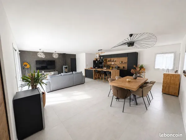 Maison contemporaine (2024) - 163 m² - 5 pièces - Piscine & Pool house