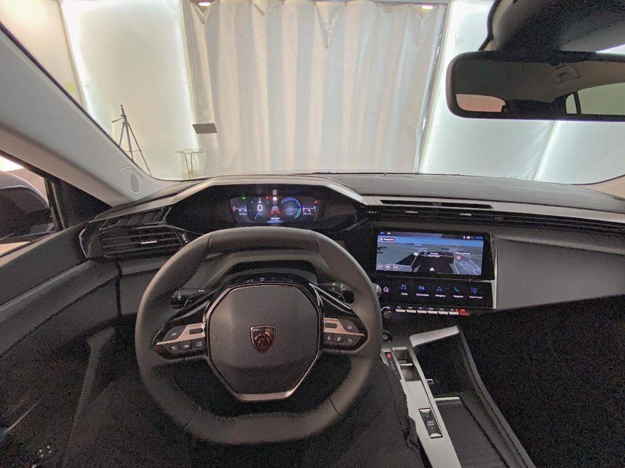 Peugeot 308 hybrid 145 e-dcs6 allure — photo 12