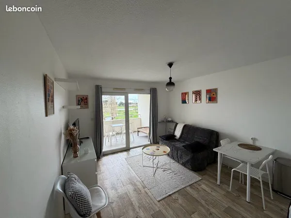 Studio meublé avec terrasse