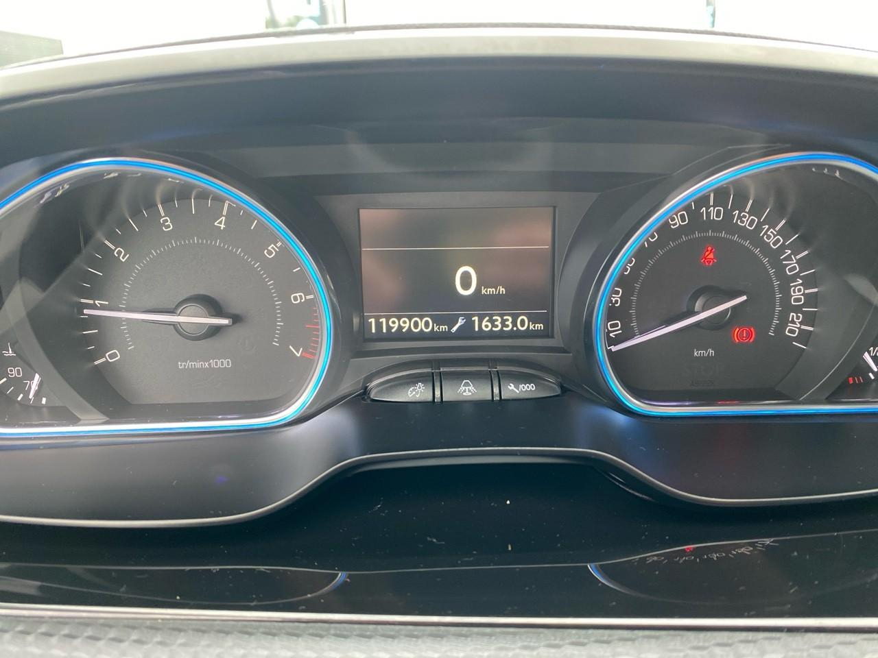 Peugeot 2008 1.2 puretech 110ch allure s&s — photo 16