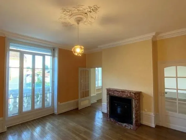 A louer appartement 4 pièces entièrement rénové (71200 Le Creusot)