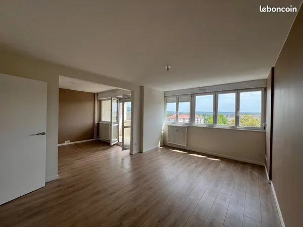 Vesoul centre - T3 de 80 m² entièrement rénové avec balcon, ascenseur et vue dégagée