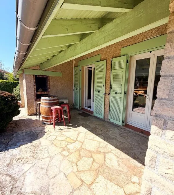 Photo 1