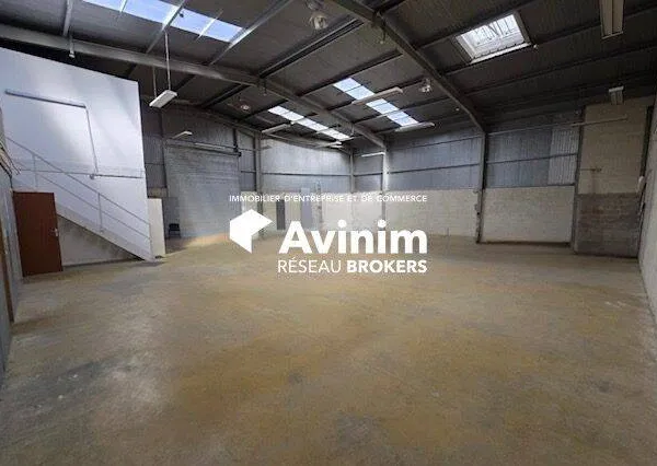 Entrepôt 351 m²