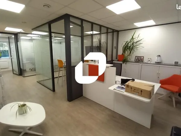 Bureau 290 m²