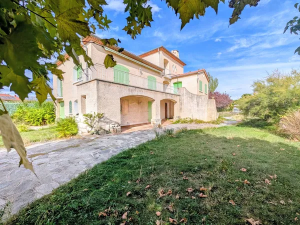Villa d'architecte composée de 2 appartements sur un terrain