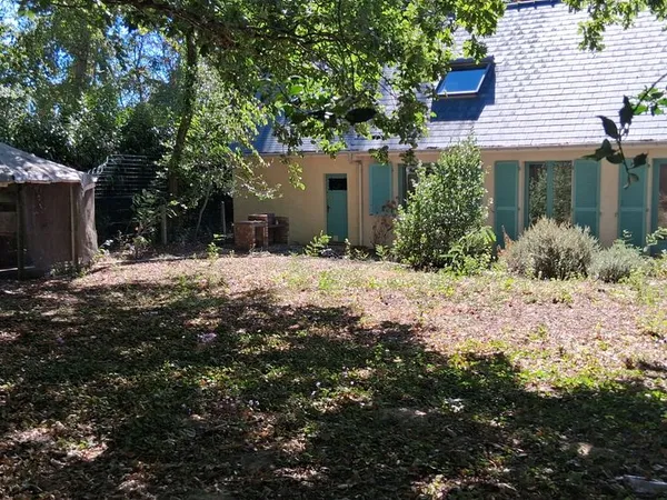✨ Maison familiale de 144 m² avec jardin de 1 000 m², studio modulable et tram au bout du jardin