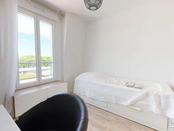 Chambre 6 pièces 100 m²