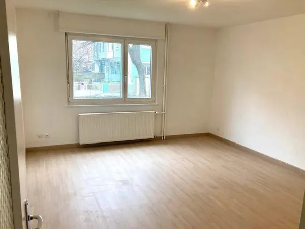 Beau F1 entièrement rénové de 32m² et très calme