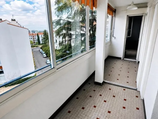 Appartement T5 meublé - dernier étage
