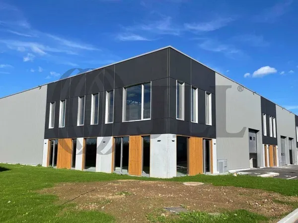 Local d'activité 670 m²