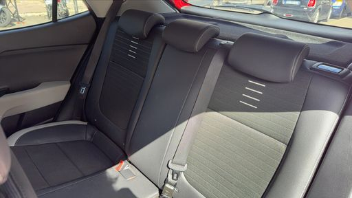 Kia Stonic 1.0 T-GDI 120 - Design – 2019 – 65938 km – Essence – Boîte Manuelle — photo 17