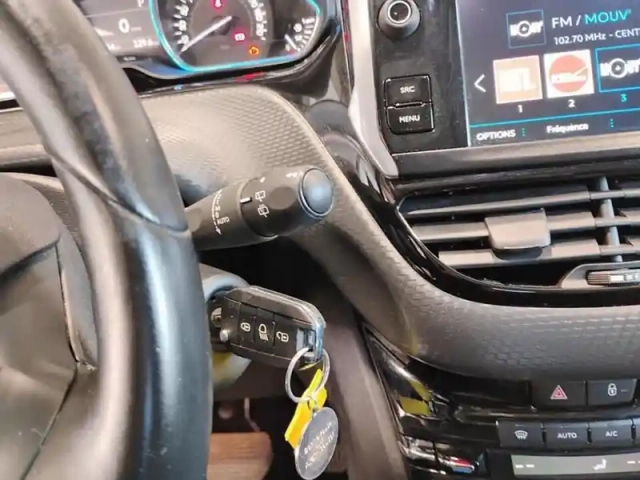 Peugeot 2008 puretech 110ch s&amp;s eat6 allure — photo 18