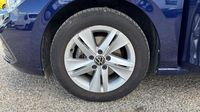 Volkswagen Golf 1.5 eTSI OPF 130ch Life Plus DSG7 — photo 11