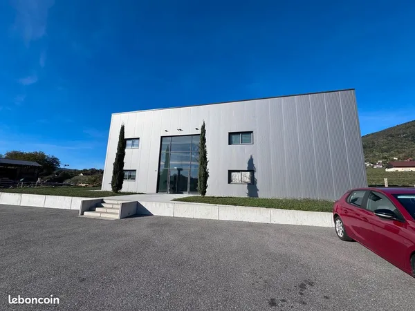 Bureaux lumineux 96 m² (divisible en 2 x 48 m²) - Novalaise