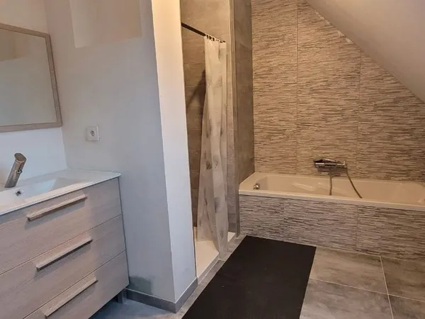 Pleumeleuc - espace privatif meublé avec kitchenette