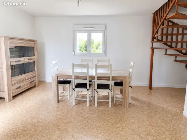 Grand duplex avec garage fermé à Gauchy