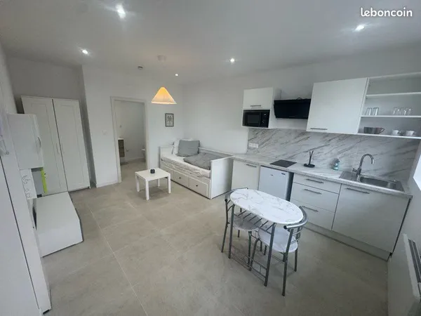 Studio meublé neuf avec parking privé - Face gare d'Uckange