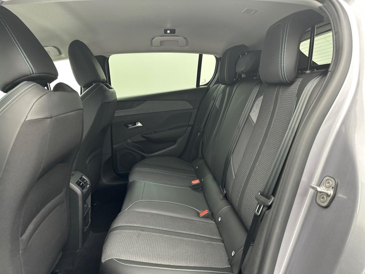 Peugeot 308 hybrid 145 e-dcs6 allure — photo 12