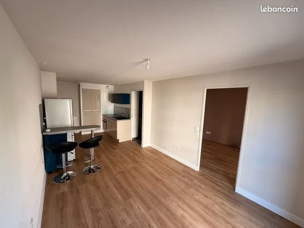 T2 Moderne et lumineux avec cuisine équipée & grand dressing - DPE C