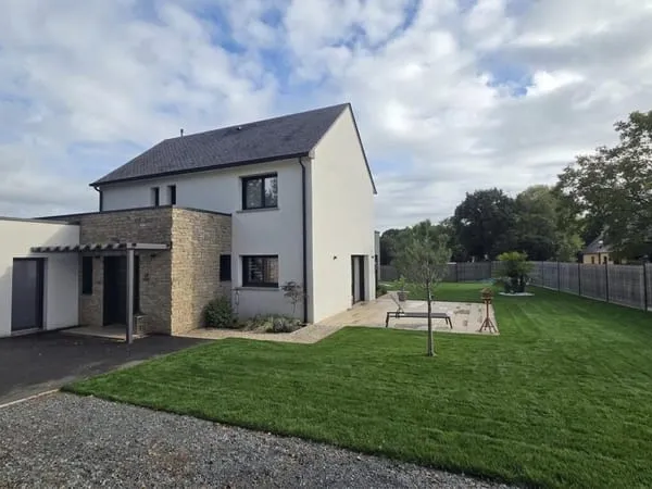 MAISON CONTEMPORAINE DE 2021 À BONNEMAIN (35270) - 4 chambres - Garage 58 m²