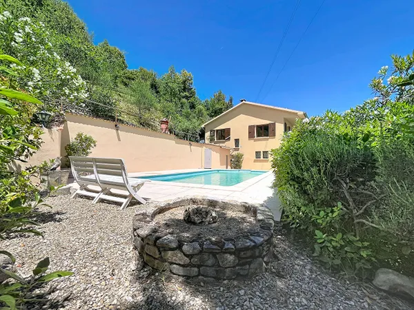 Ardèche - Maison avec piscine et potentiel