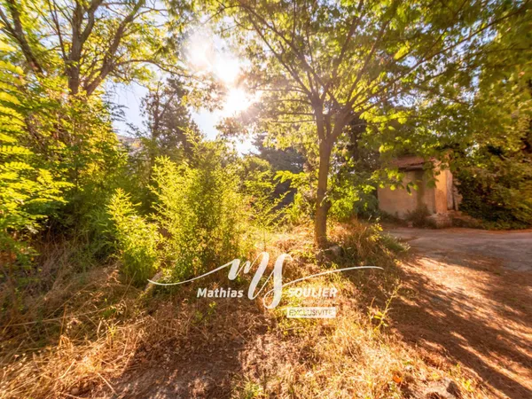 Terrain constructible de 473 m² proche du centre