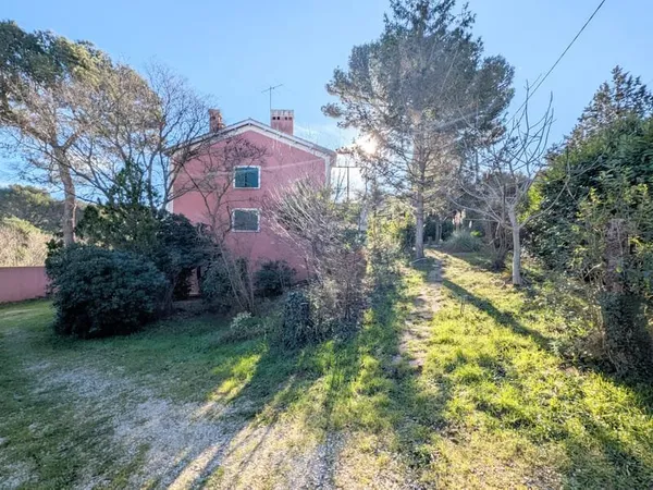 11 Avenue les Pins, 13830 Roquefort-la-Bédoule