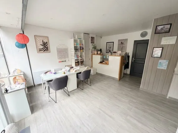 Fonds de commerce très bien placé, rue commerçante et passan