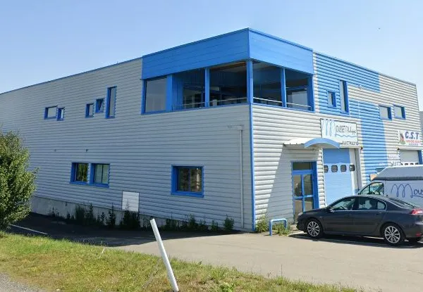 Bureaux à louer - 125 m² avec terrasse - belle visibilité à Guérande