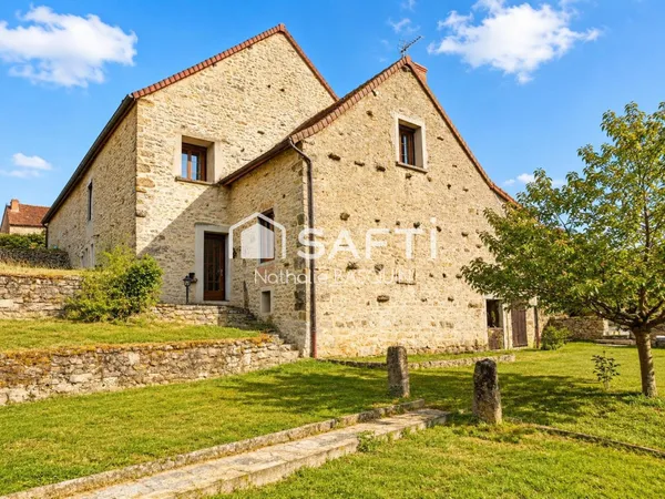 Maison en pierre de caractère 213 m2 avec piscine.