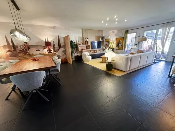LOFT avec jardinet, et piscine intérieure - garage