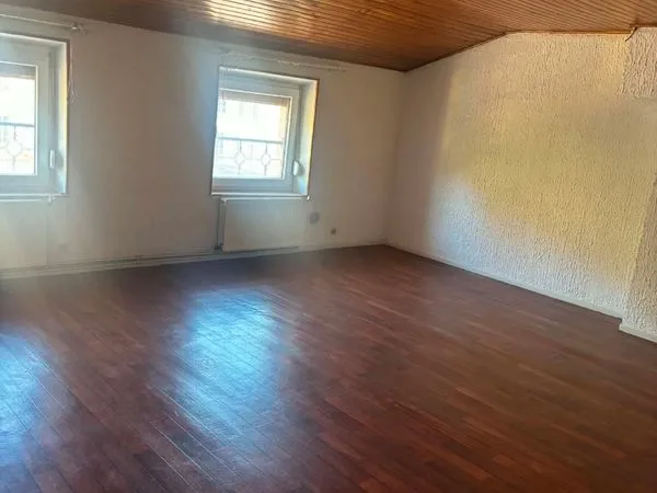 Vends appartement à rénover avec beaucoup de potentiel,idéal pour créer votre futur chez vous