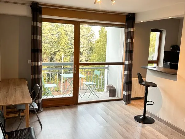 Studio meublé 29m² avec balcon — Saint-Étienne