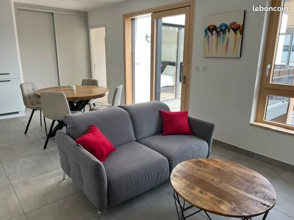 T2 meublé de standing 48 m² • Terrasse • Garage • Saint-Louis centre